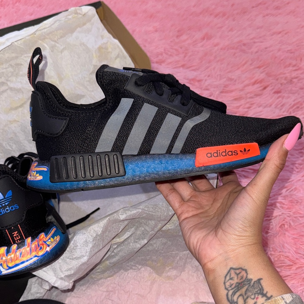 Adidas NMD_R1 J 'Graffiti - Black Bluebird men size 10 - Picture 2 of 6